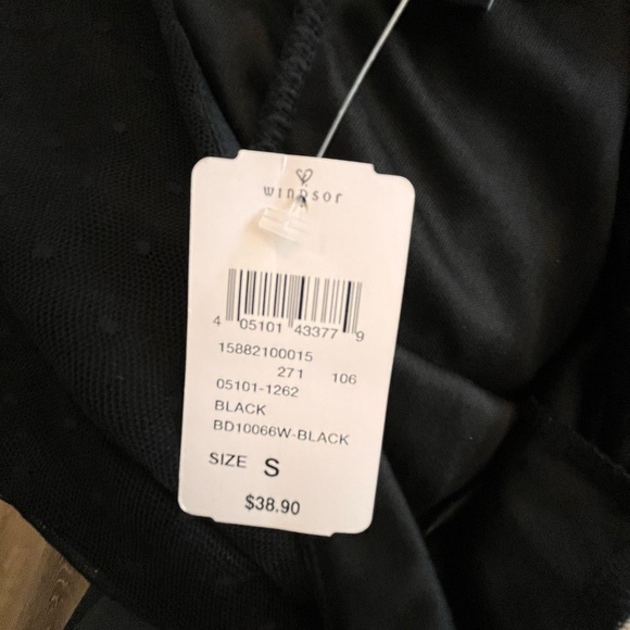 Elegant Black Dress with Sheer Sleeves - Picture 9 of 10